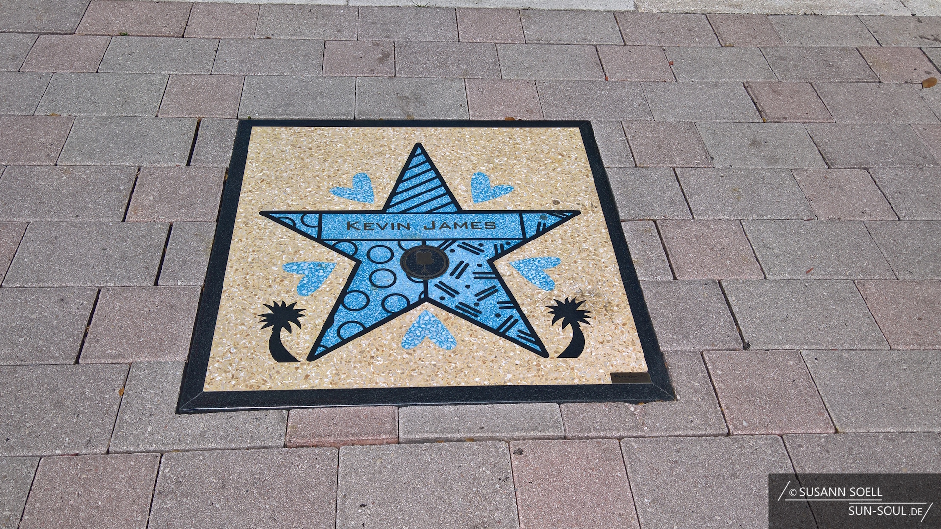 In den Boden eingelassener Stern auf dem Walk of Fame für Schauspieler Kevin James