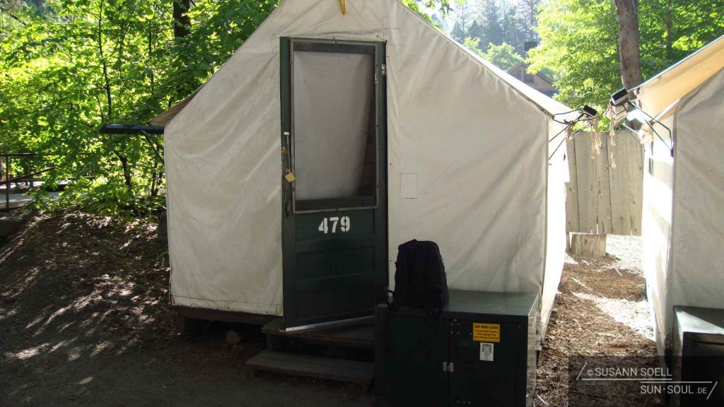 Übernachtung in sogenannten Tent Cabins, eine Art spartanisch eingerichtete Zelte in Curry Village