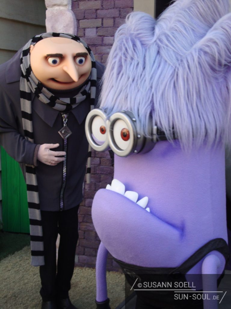 Filmfiguren Gru und Böser Minion aus dem Film "Ich - Einfach unverbesserlich 2" in den Universal Studios von Los Angeles