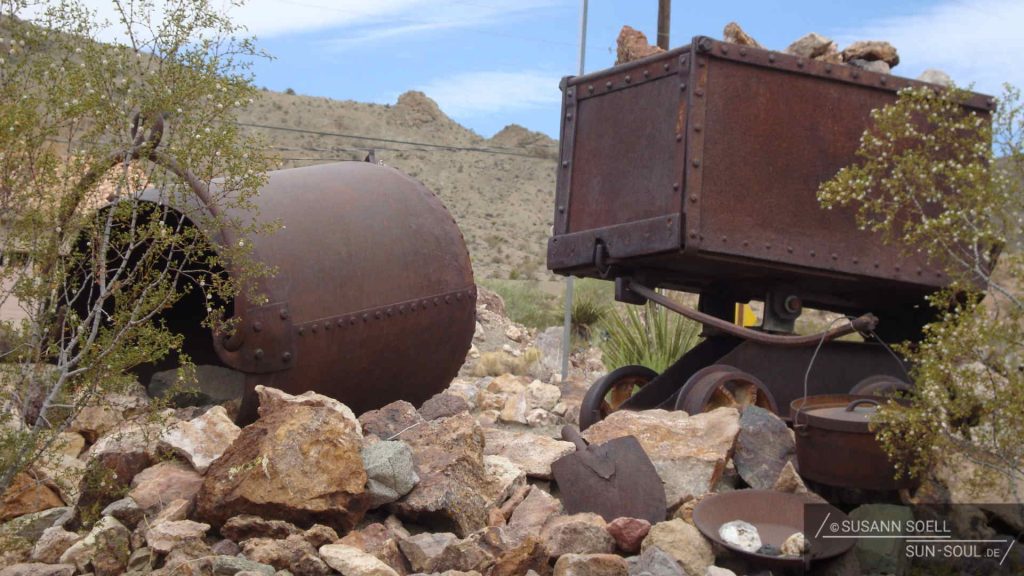 Die Spuren der Gold-, Silber-, Kupfer- und Bleigewinnung, die bis in das Jahr 1945 reicht, sind überall sichtbar.